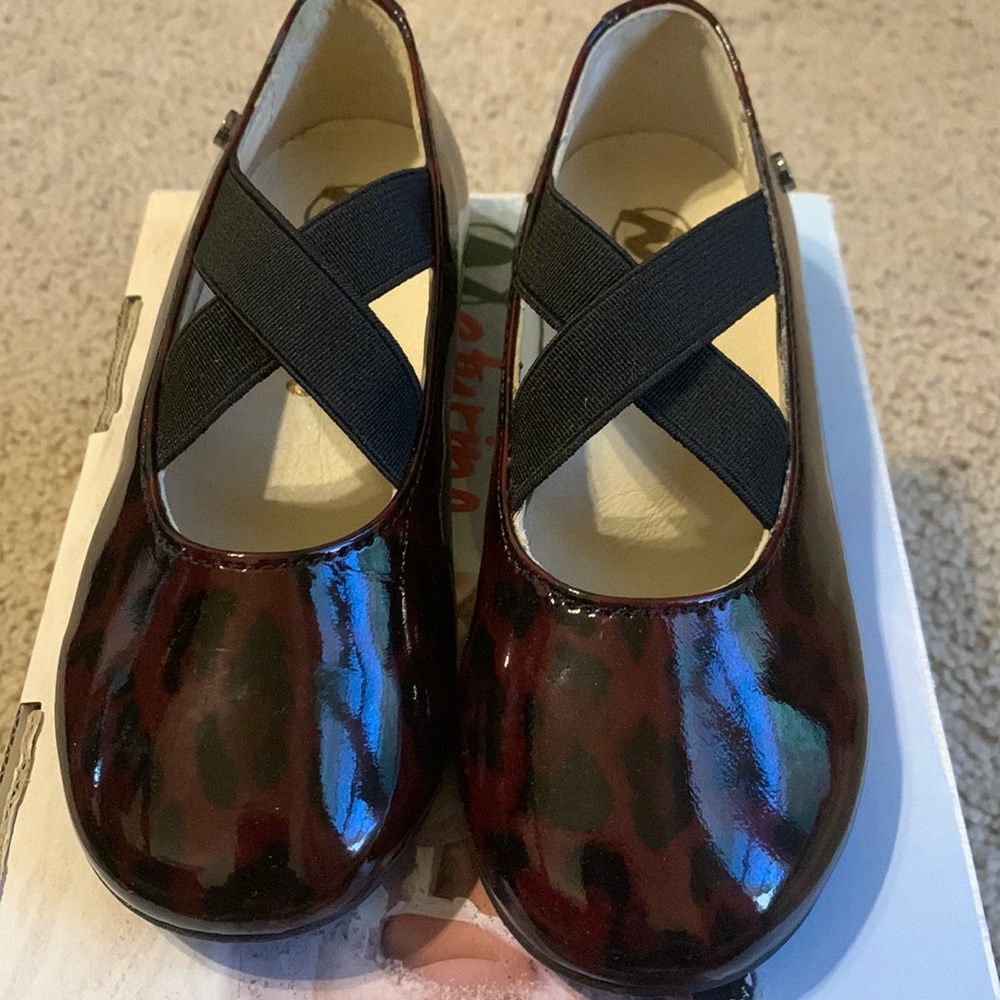 Little girls Naturino brown/black animal print slip on size 25. NEVER WORN